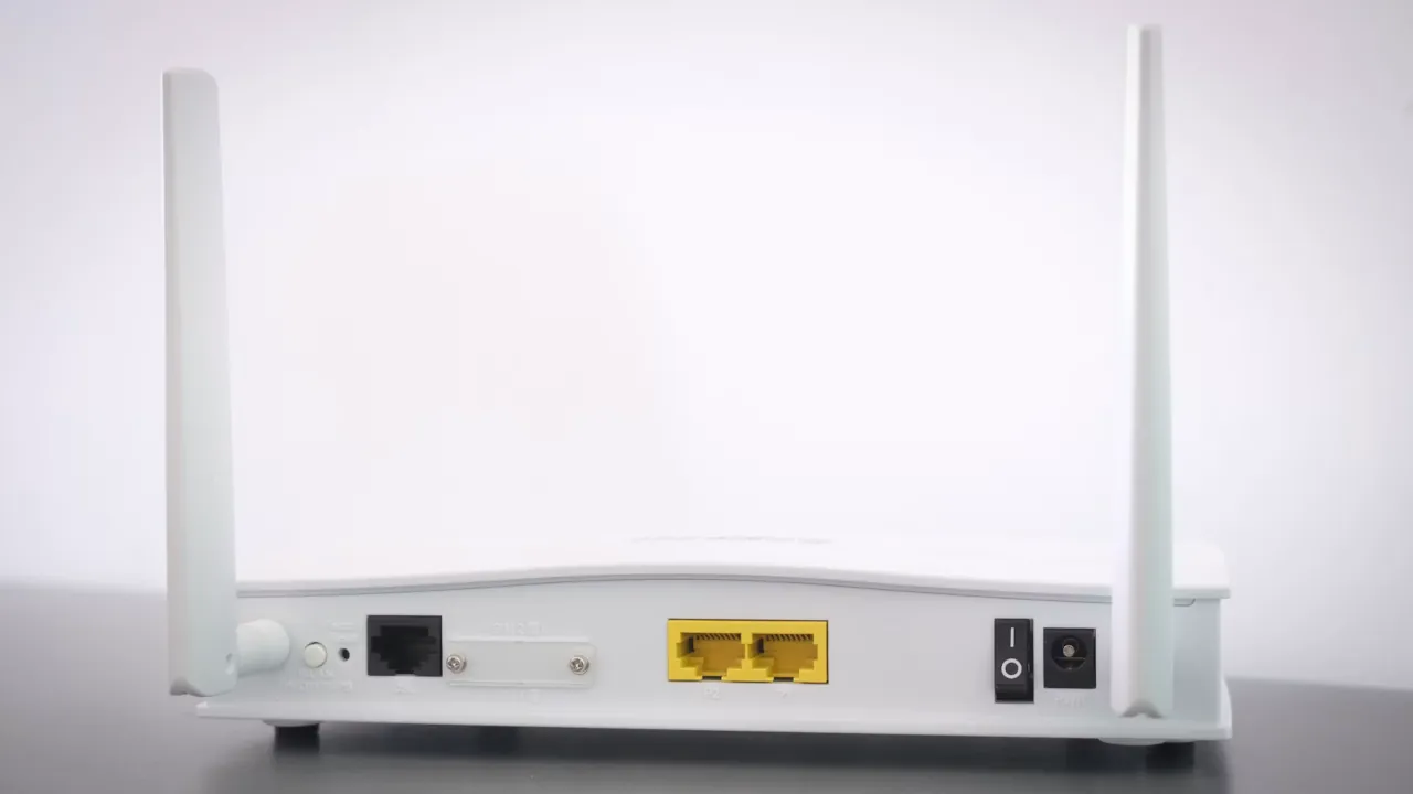 Mesh Wi-Fi vs Standard Routers