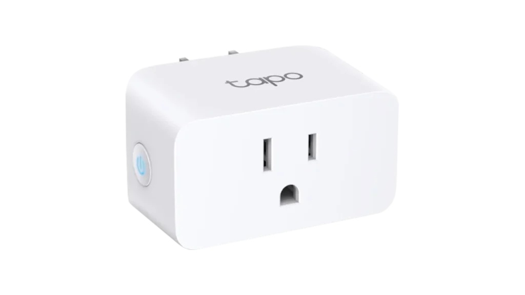 TP-Link Tapo P110M Matter smart plug showing the front socket and side power button